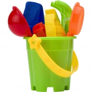 Wiaderko pla�owe w 4 r�nych kolorach i kszta�tach - 2 okr�g�e, 1 kwadrat, 1 o�miobok, wewn�trz znajduj� si� mini narz�dzia: �opatka, grabki, sitko, szufelka i 2 foremki do piasku (krab i ryba), mix 4 wzor�w (V8649-99)